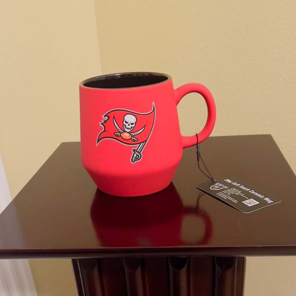 NWT Tampa Bay Buccaneers 20 Oz Red Coffee Mug with Logo
